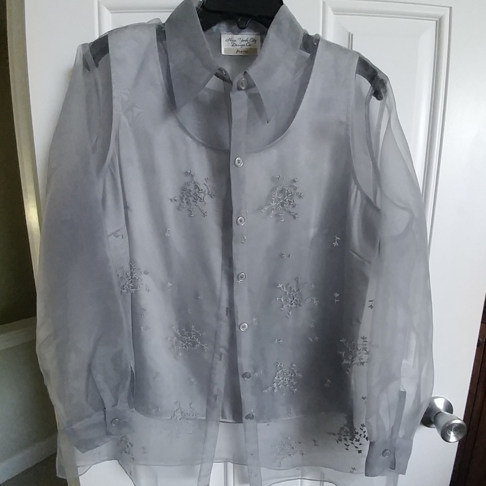 Elegant NY City Design Co petite L silver blouse
